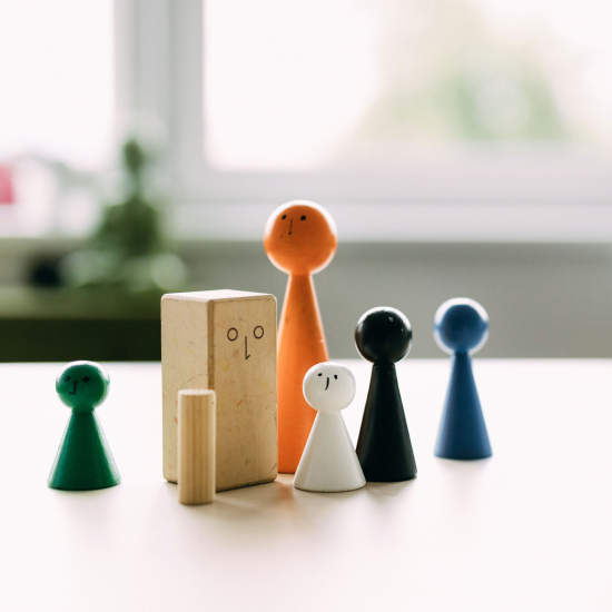 Aufstellungsarbeit mit Figuren bei Eveline Hahn